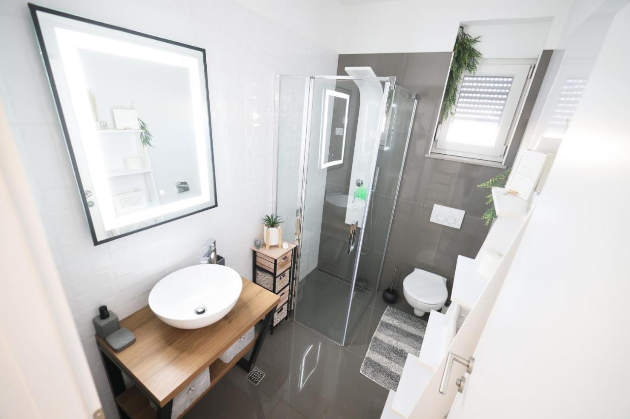 Villa Tia With Heated Pool & Jacuzzi Murvica  Luaran gambar